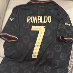 Ronaldo #7 black pantera soccer jersey fits Xl slim fit